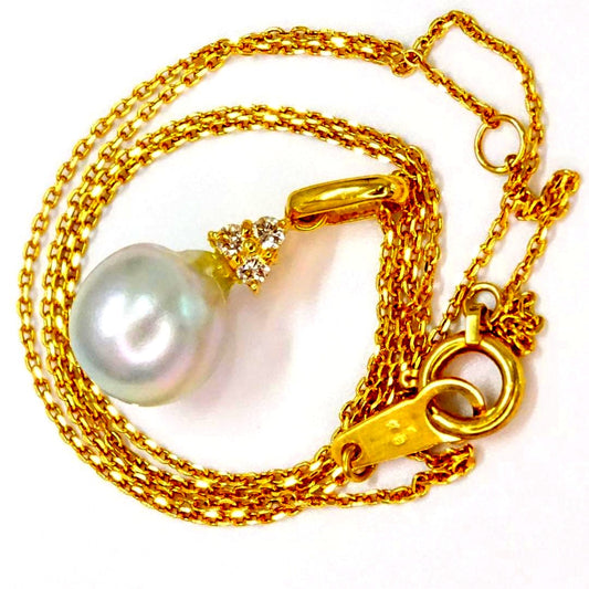 18K gold necklace with gray Akoya pearls and three small diamonds totaling 0.03 ct, 40cm length