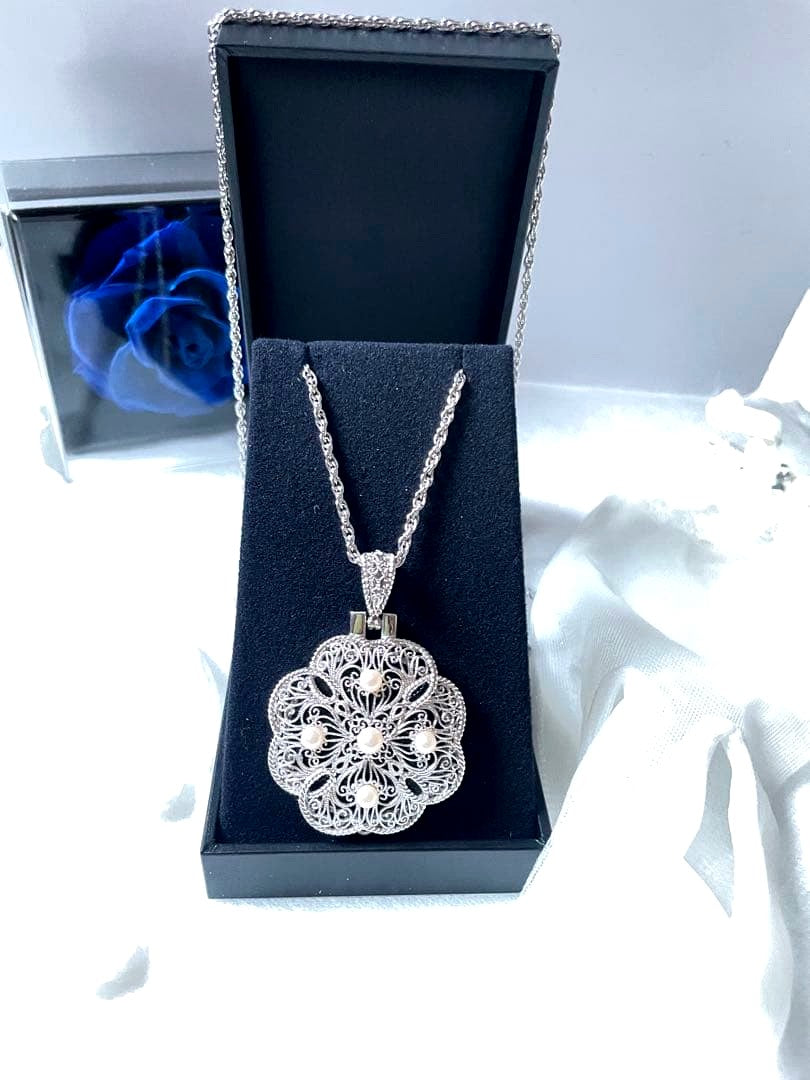 Law Kuro Pearl Pendant with five Akoya pearls on 68 cm 925 silver chain, handmade by craftsman