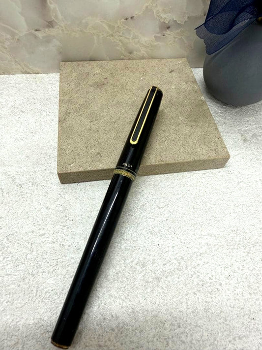 P32 14K 585 Pilot fountain pen with gold nib and sleek design