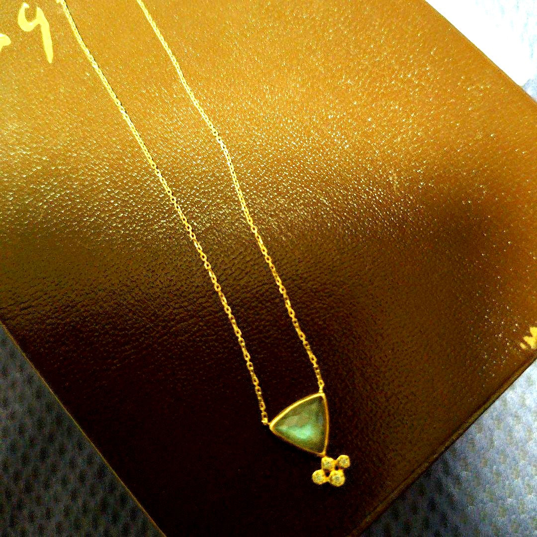 K18 gold necklace with labradorite and 0.2 carat diamonds, 40 cm length, pendant size 1.2 by 0.9 cm