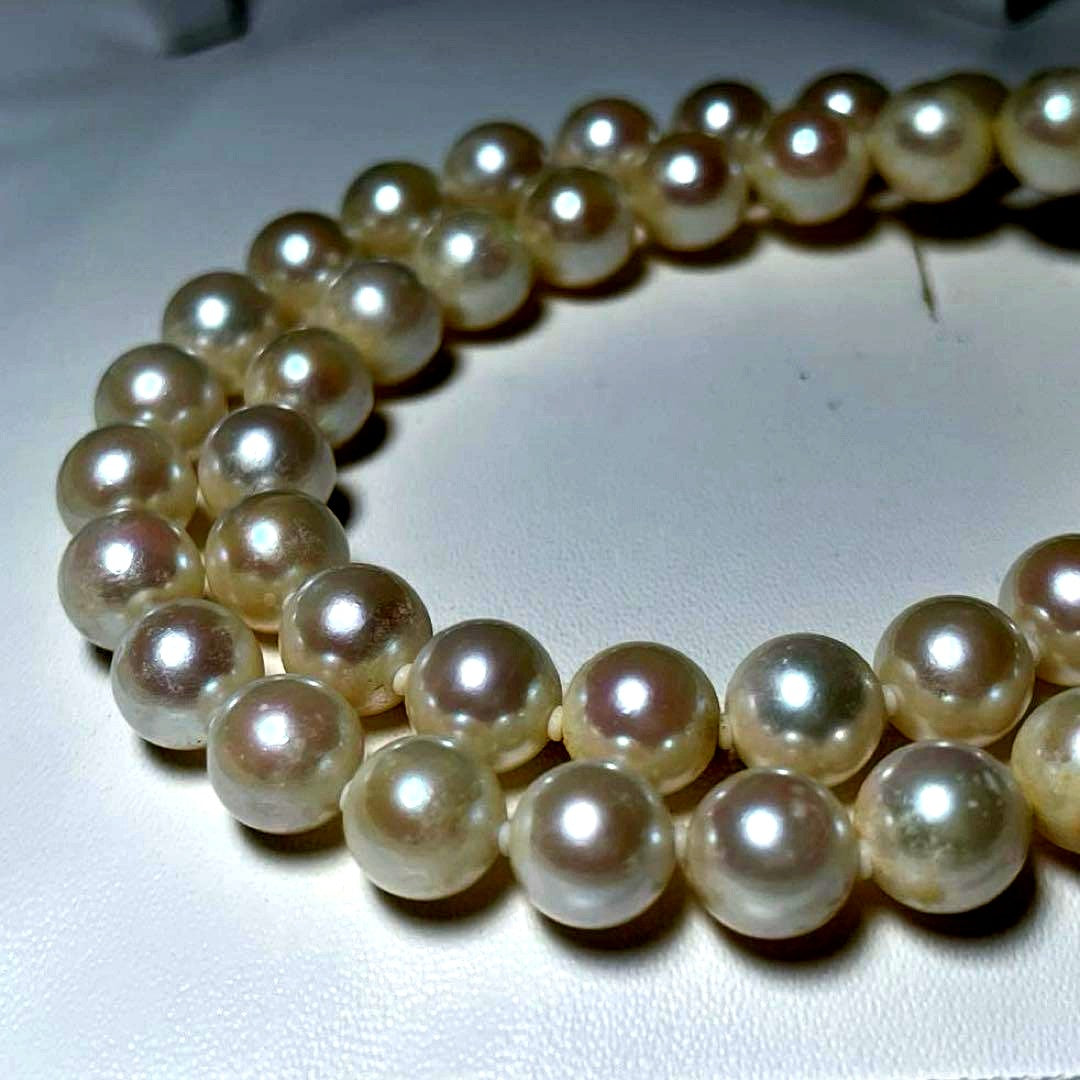 Akoya pearl necklace with large 8.6-8.9mm white pearls measuring approximately 43 cm in length