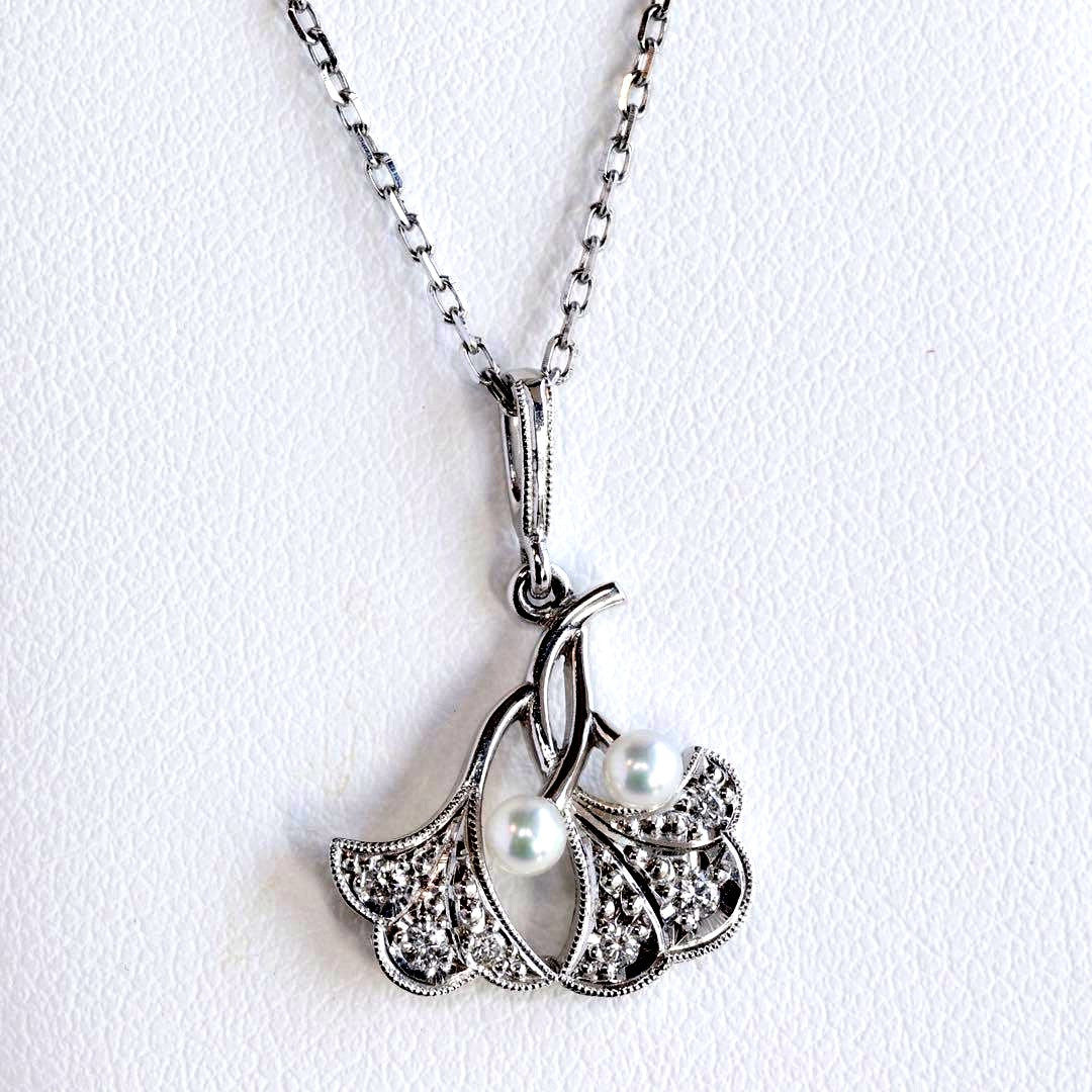 Pt950 Mikimoto Ginkgo diamond necklace with 2.8mm baby pearl on a 40cm platinum chain
