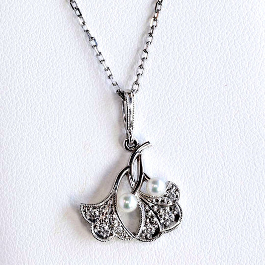 Pt950 Mikimoto Ginkgo diamond necklace with 2.8mm baby pearl on a 40cm platinum chain
