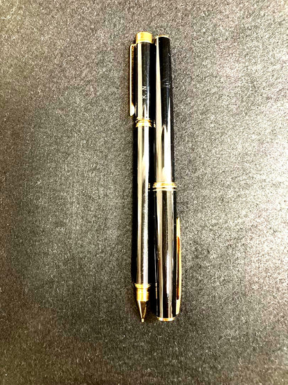 Two PILOT SWITCH black fountain pens with gold-colored accents and plastic bodies displayed side by side