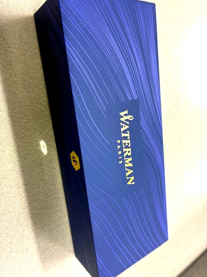 Waterman Metropolitan pen in sleek black finish, 133 mm long, shown capped on white background