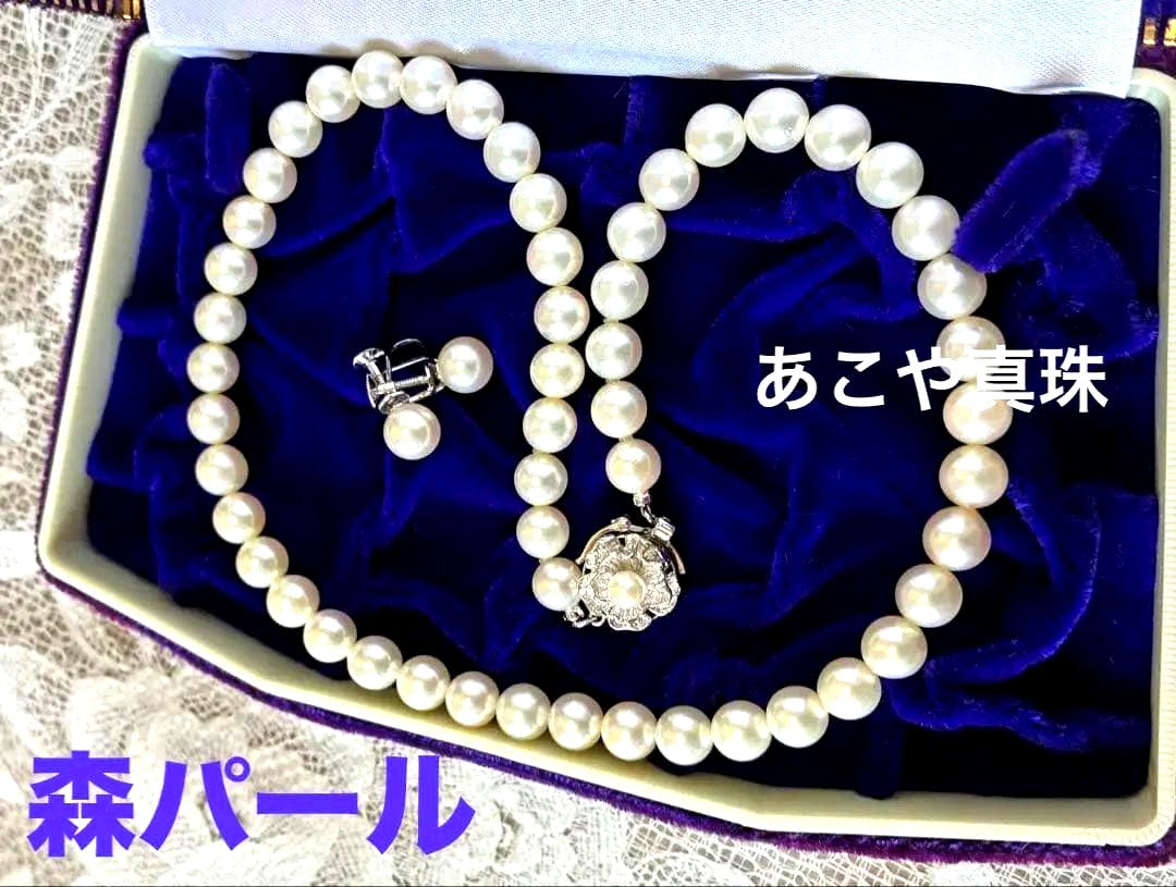 Mori Pearl high-grade Akoya pearl necklace with 7.5-8mm off-white pearls and matching 18K white gold earrings