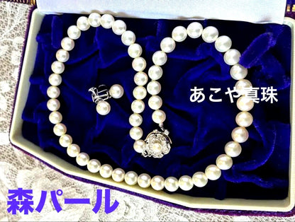 Mori Pearl high-grade Akoya pearl necklace with 7.5-8mm off-white pearls and matching 18K white gold earrings
