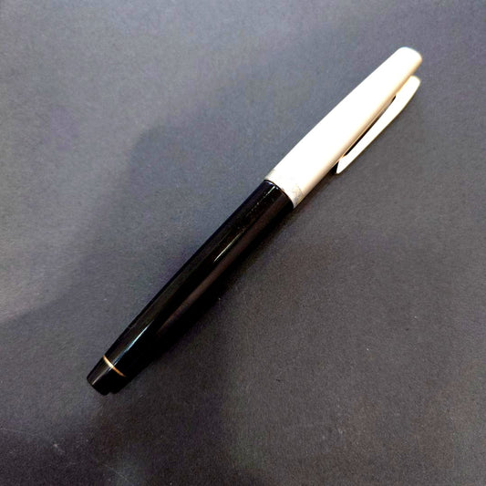 Pilot Fountain Pen with black and silver body and 14K 585 gold nib