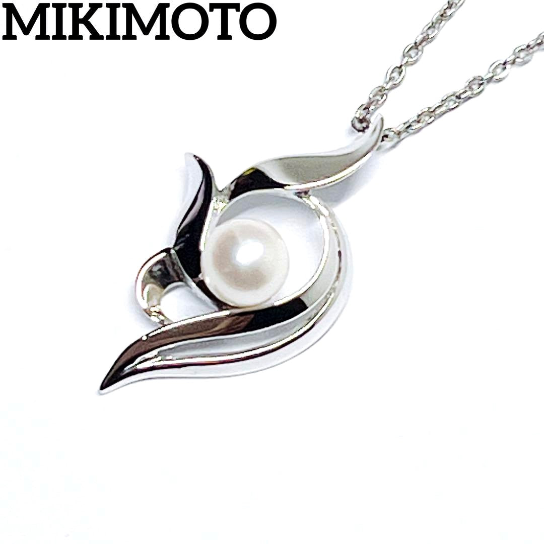 MIKIMOTO pearl necklace pendant with 5.9mm pearls on a 40cm silver chain