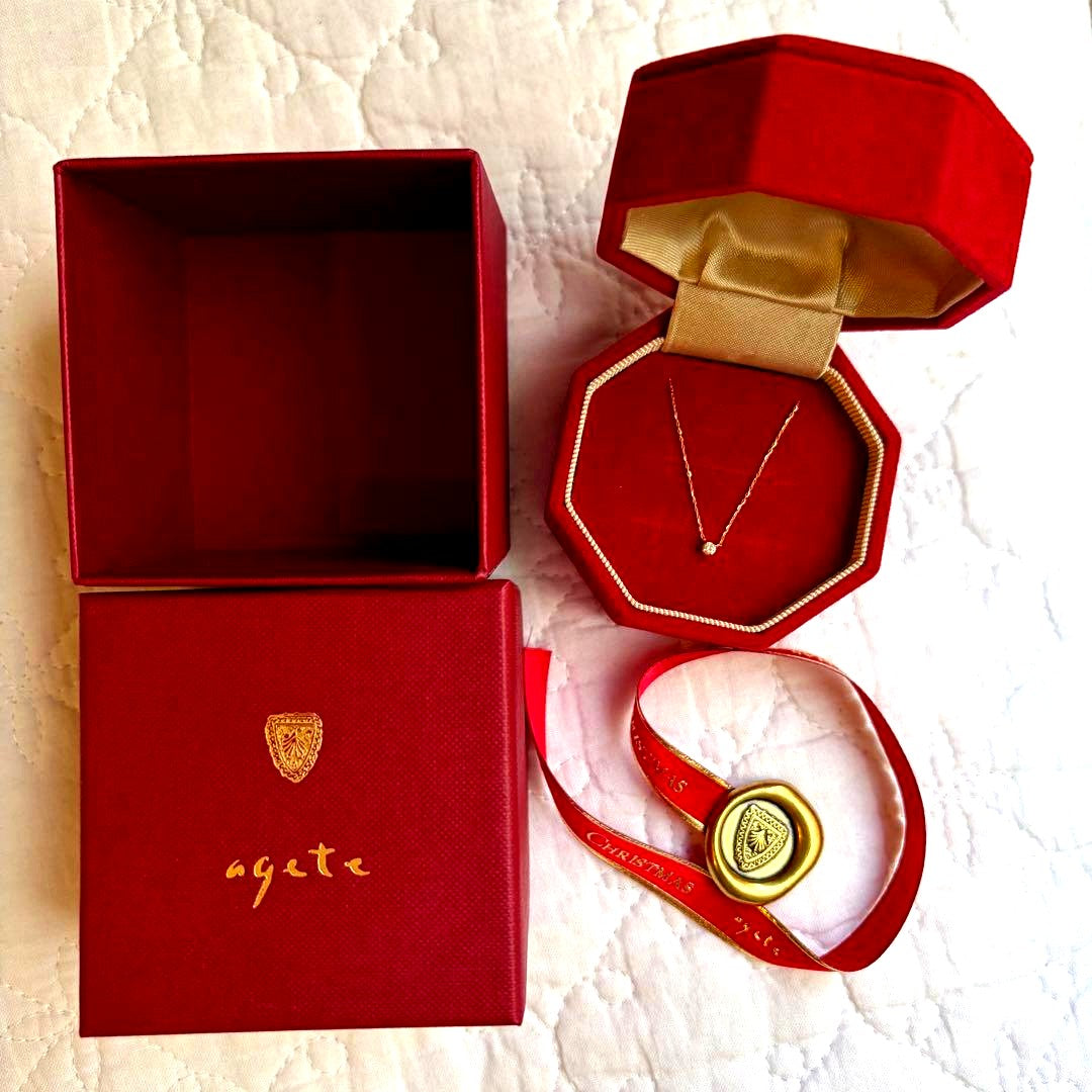 agete K18 gold necklace featuring a single 0.03ct diamond with dedicated box
