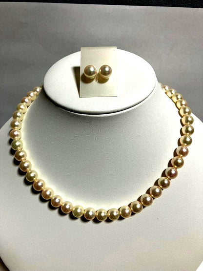 Akoya pearl necklace with 8.5-9mm pearls and matching Pt900 pearl earrings with silver clasps