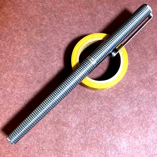 Pilot Rolette grid pattern product showing detailed grid design with model ローリート