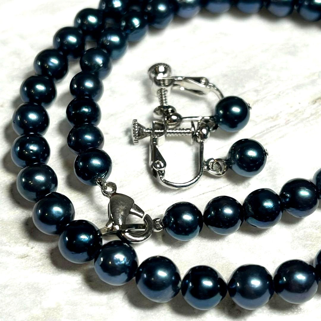 Akoya Pearl black pearl necklace and matching earrings set with pearls sized 6.5-7.0mm and 43cm necklace length