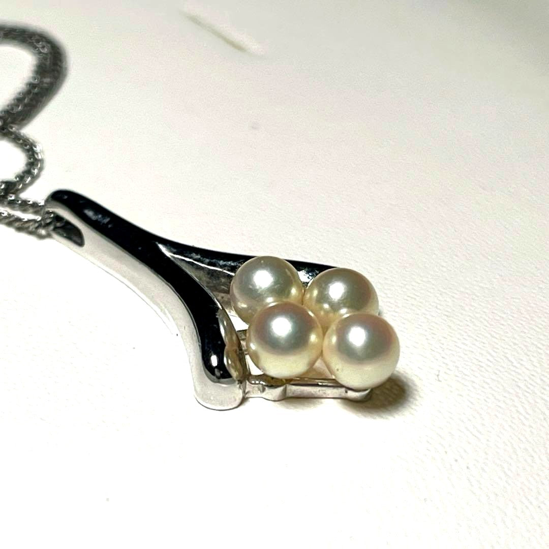 Chōkishō Mikimoto Akoya pearl necklace with 4.8 to 4.9 mm round pearls on 39 cm silver chain with engraved Mikimoto logo