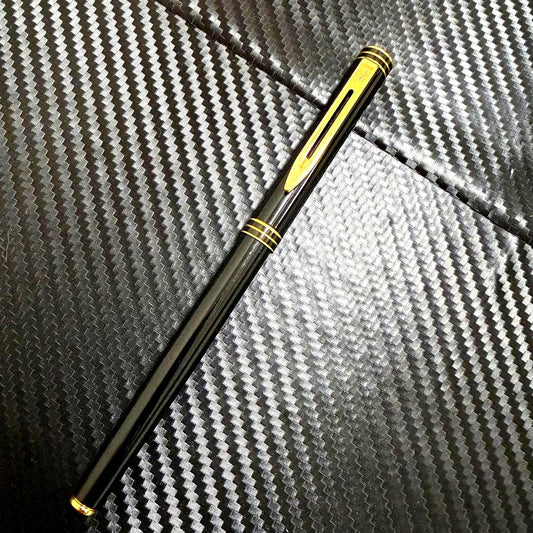 Waterman Exclusive 18K-750 black and gold fountain pen with sleek design