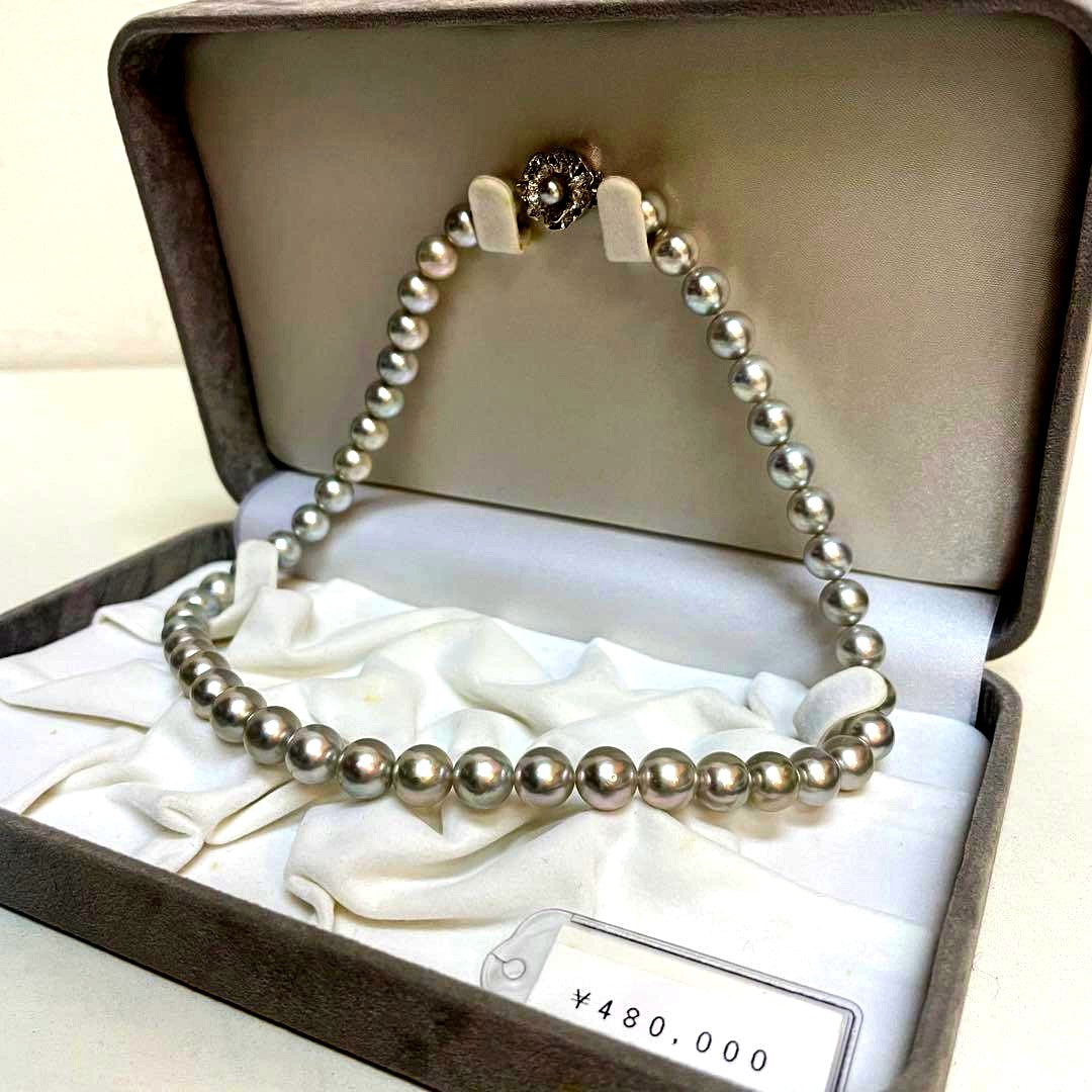 Akoya pearl necklace with natural blue gray pearls sized 8.1 to 8.7mm and silver clasp on 47cm chain