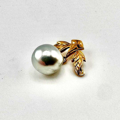 Mikimoto K14 pearl pendant featuring a blue-tinged 8-9mm pearl with a leaf motif in a vintage design