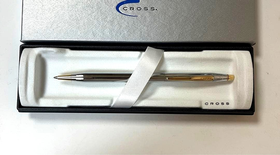 Kuro ballpoint pen with black ink shown on white background