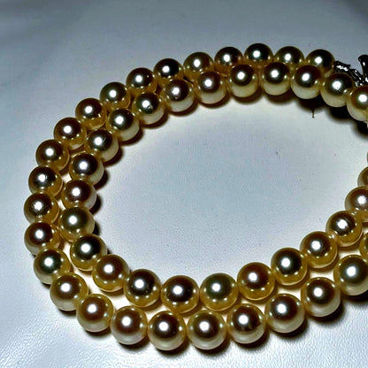 Akoya pearl necklace with 6.8-7.2mm cream white pearls and silver fittings, 41cm length