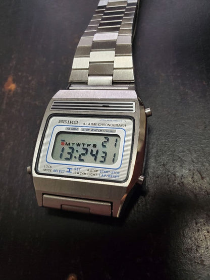SEIKO Data 2000 Digital Men's Watch — Japanese