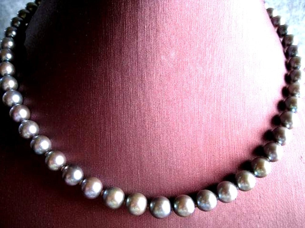 Akoya pearl necklace 7.0-7.5mm pearls with silver fittings, 42cm length, displayed on white background