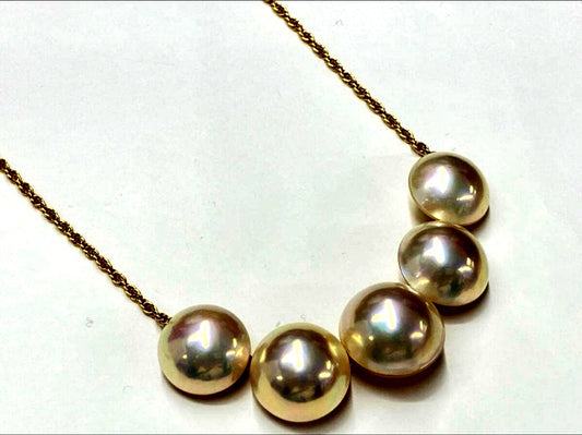 Tasaki K18 Mabe pearl necklace with 41cm chain and 13-14.3mm pearls weighing 14.3g
