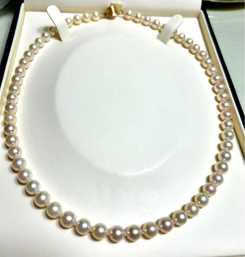 Akoya pearl necklace with approximately 7mm pearls and 47cm length made of K14 gold