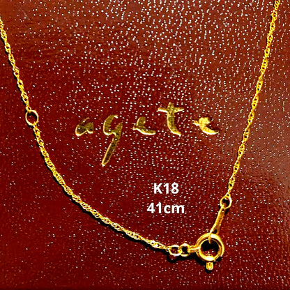 Close-up of Agate K18 screw chain necklace with 41cm length on white background