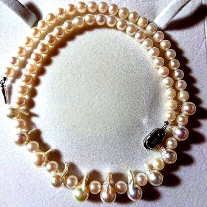 Akoya Pearl and Cleopatra Pearl Necklace 46 cm with mixed pearl sizes and SILVA engraved clasp, new condition