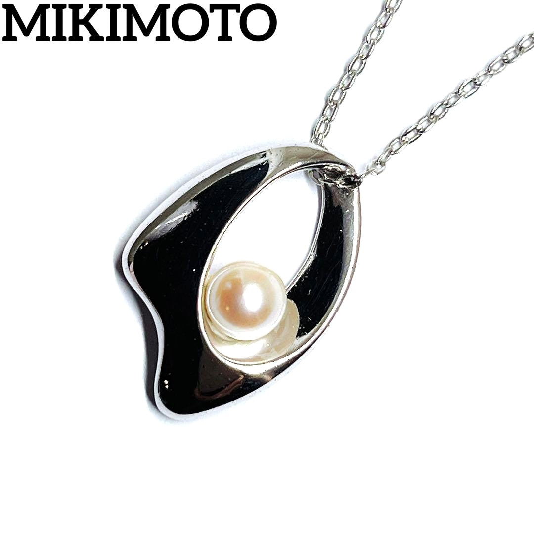 Mikimoto pearl necklace pendant with 5.6mm pearls on a 40cm silver chain