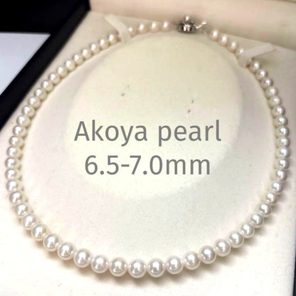 Akoya pearl necklace with 7mm round white pearls and silver markings, 43cm length, strong luster
