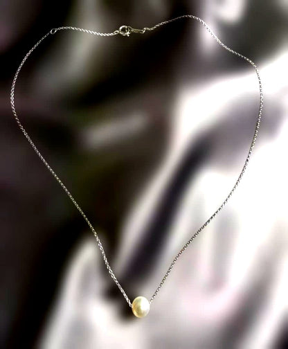 Tasaki freshwater pearl necklace featuring 7-7.5cm pearls on a silver small link chain approximately 40cm long