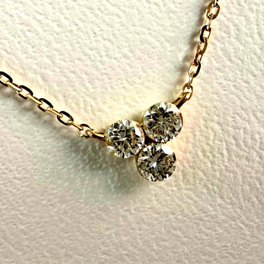 Agete necklace with three 0.15ct diamonds set in K18 gold on a 40cm chain