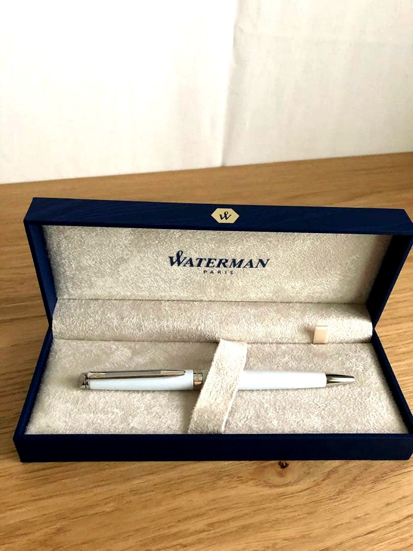WATERMAN Metropolitan Essential White CT ballpoint pen with chrome trim on a white background