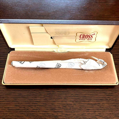 Cross Classic Century 10k pen with 13.5 cm length and 0.7 cm thick handle in elegant design