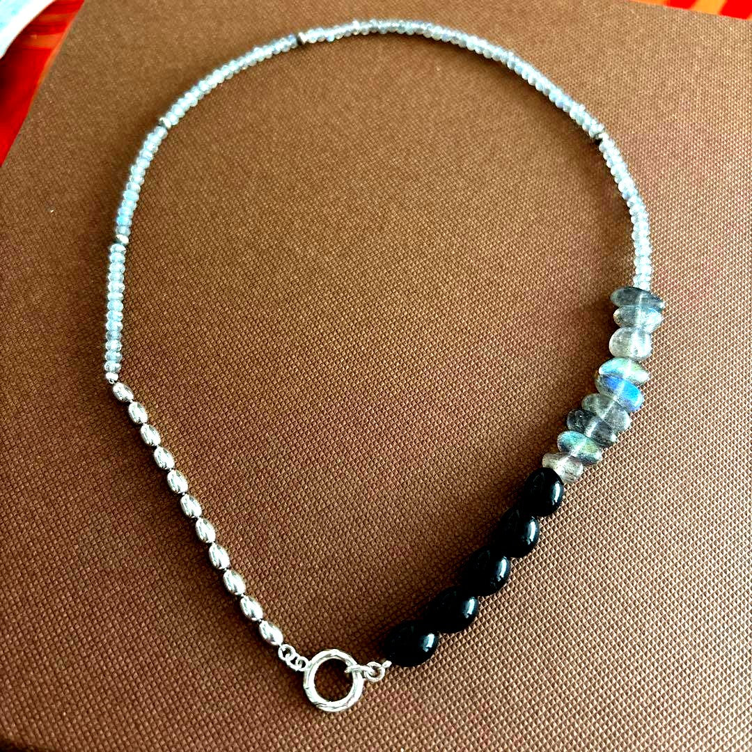 Silver Agat Necklace featuring a polished labradorite stone pendant on a delicate chain