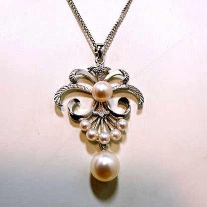 MIKIMOTO silver necklace with Akoya pearl and lily-shaped silver pendant on 40 cm metal chain