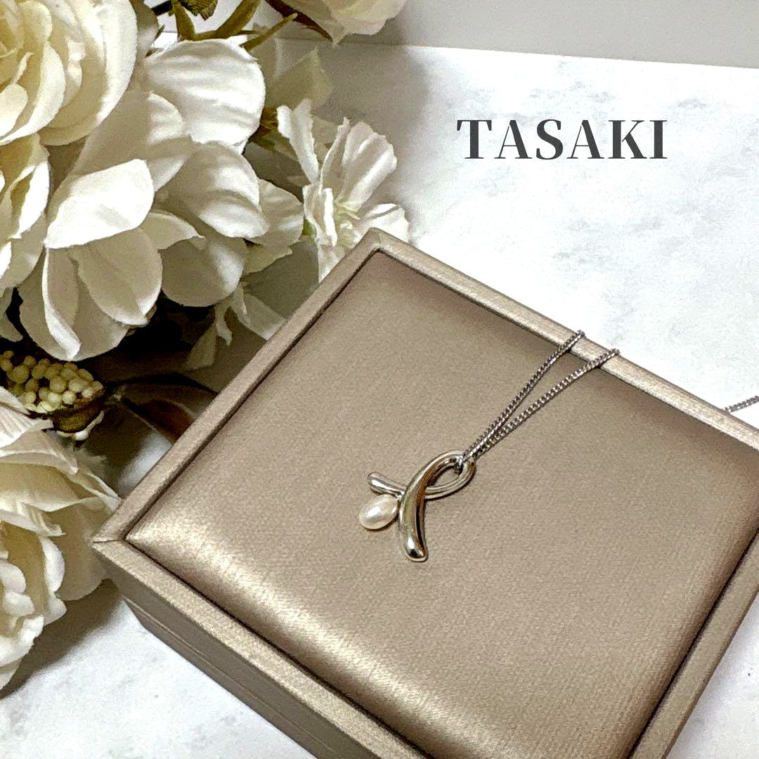 Tasaki genuine pearl necklace with silver pendant, 41cm length, pearls sized 5.7x4.5mm
