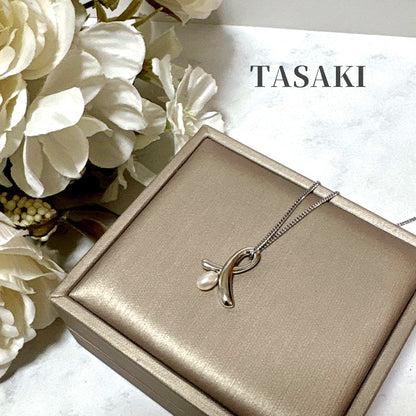 Tasaki genuine pearl necklace with silver pendant, 41cm length, pearls sized 5.7x4.5mm