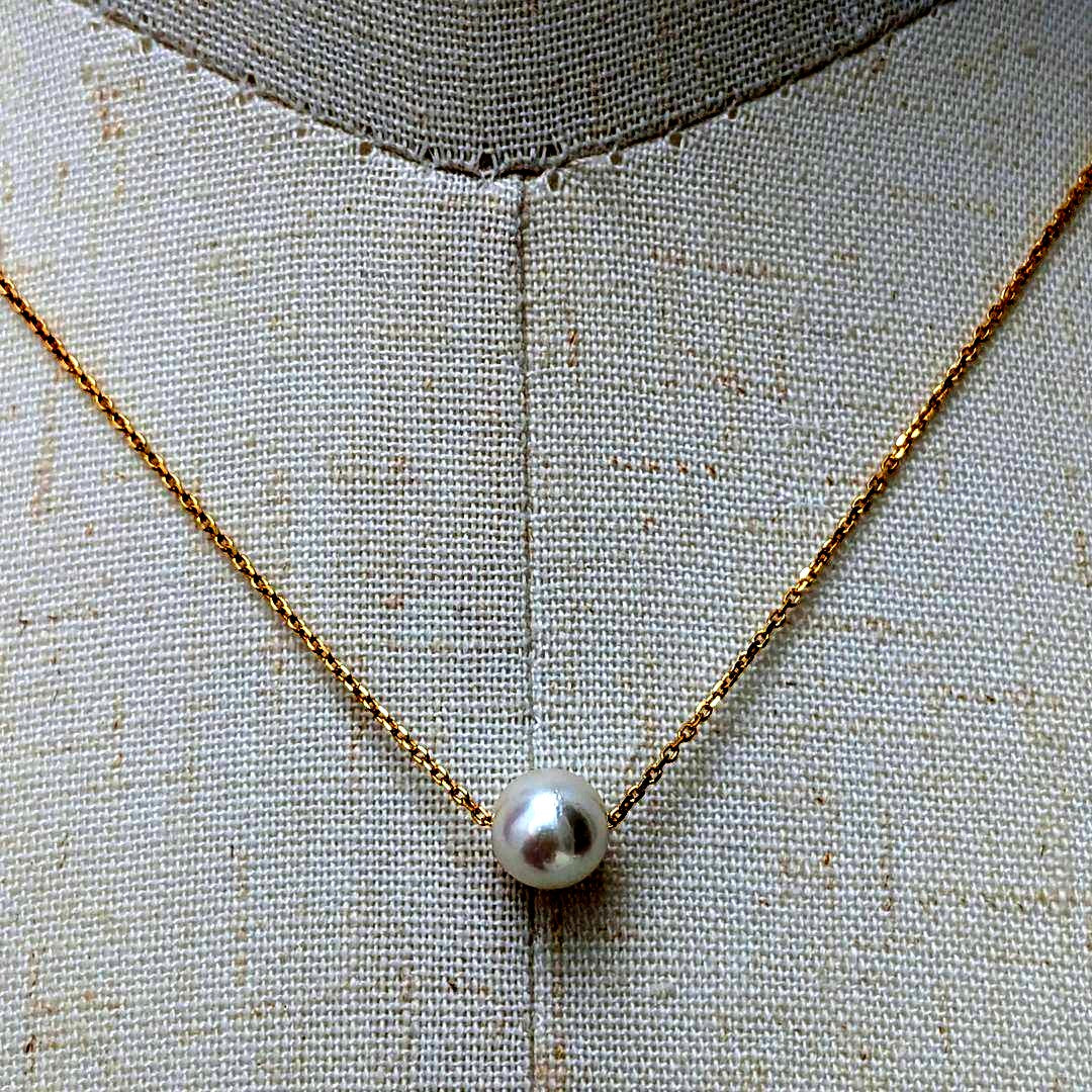 SV925 Akoya pearl necklace with a single 7.5 to 8mm pearl and silver 925 gold color clasp