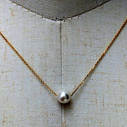 SV925 Akoya pearl necklace with a single 7.5 to 8mm pearl and silver 925 gold color clasp
