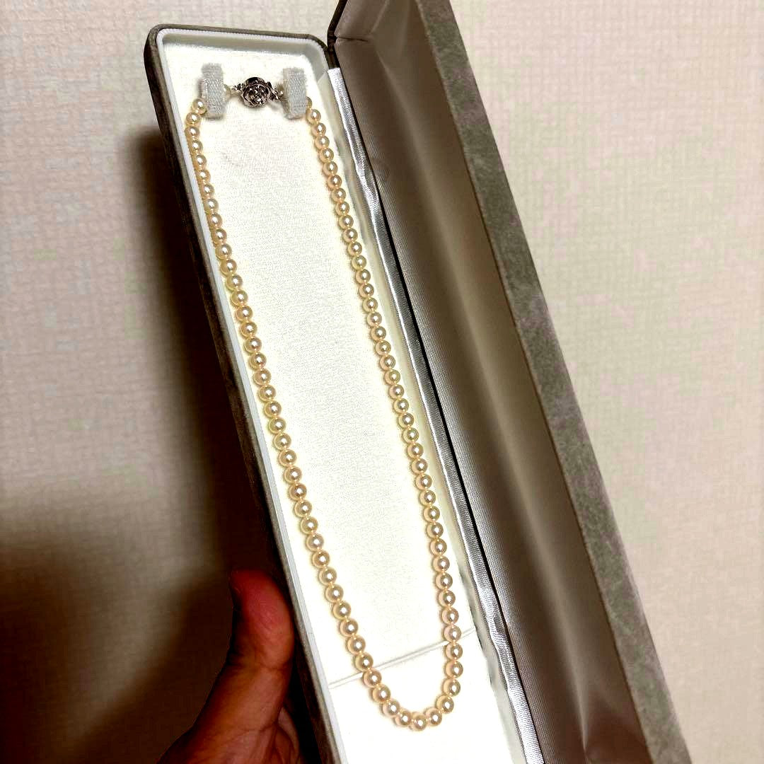 Akoya baby pearl necklace featuring smooth pearls and a silver 925 clasp on a 200mm chain