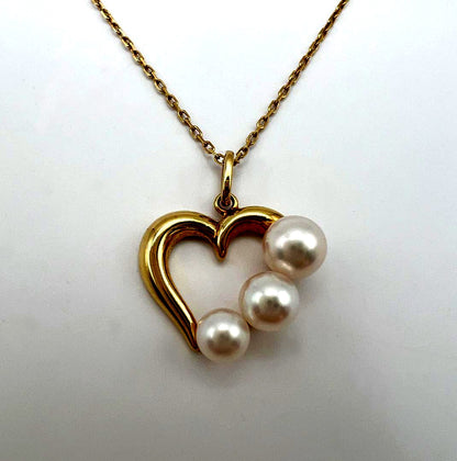 Mikimoto K18 yellow gold Akoya pearl heart pendant necklace with 40cm chain, weighing 3.03 grams