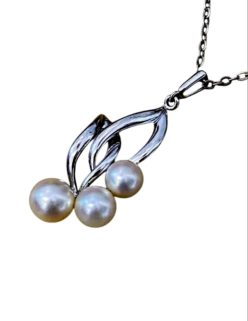 MIKIMOTO Three-Pearl Pendant Necklace with 5.75mm pearls on 40cm chain