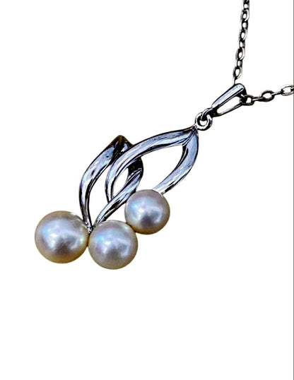 MIKIMOTO Three-Pearl Pendant Necklace with 5.75mm pearls on 40cm chain