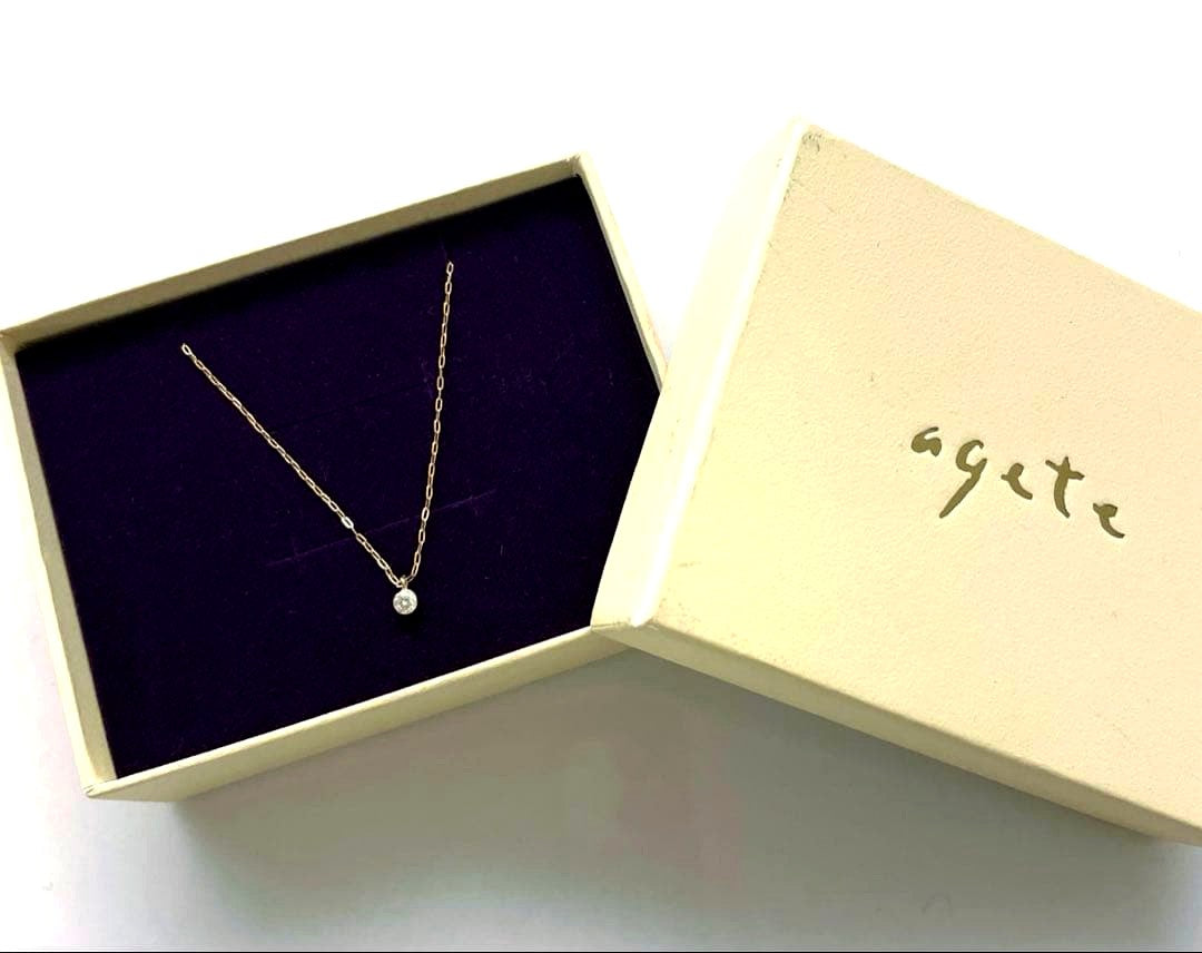 Agete necklace in yellow gold K18 with 0.1 carat diamond and mystery setting displayed on white background