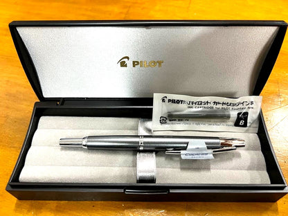 Pilot Capless Deiseer FCT15SRGYF fountain pen in dark gray mica with 18 karat gold nib