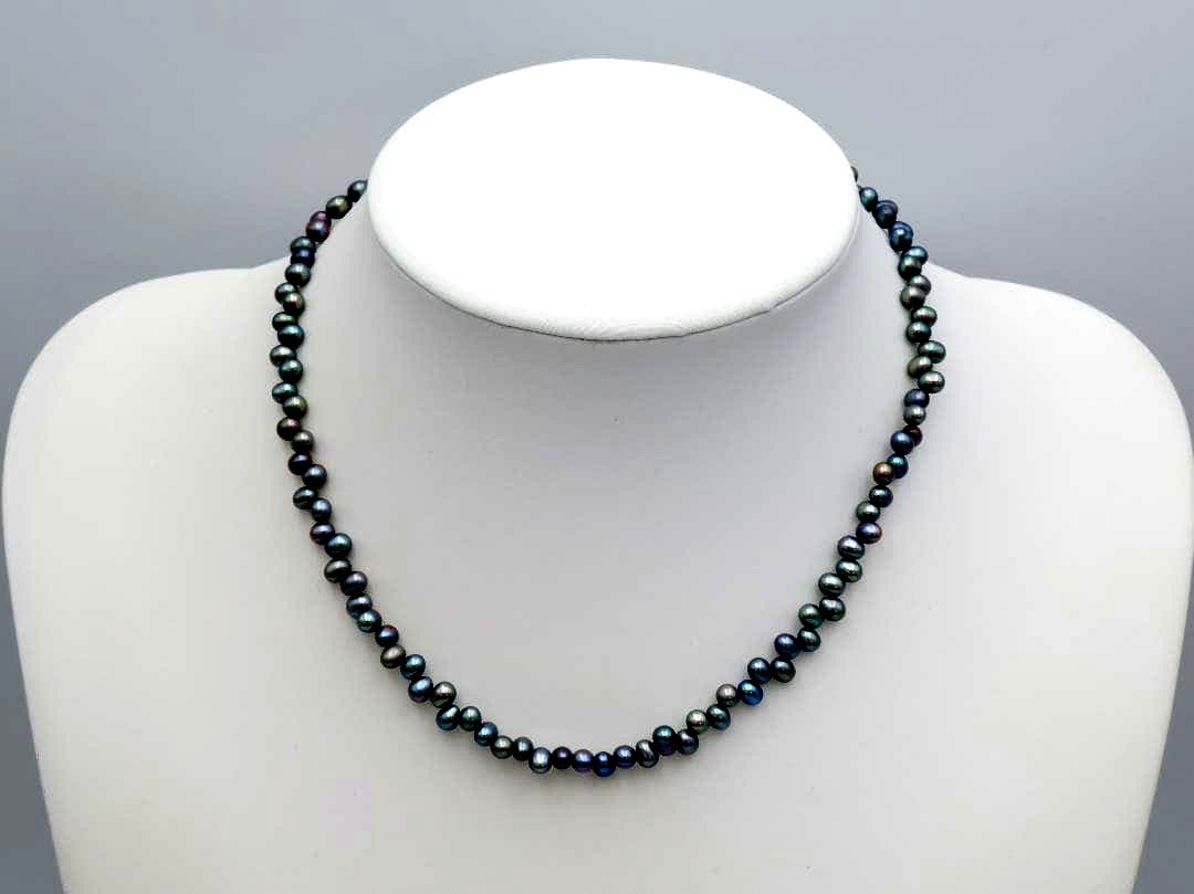 Tasaki Pearl Necklace with 41.5 cm length displaying lustrous white pearls