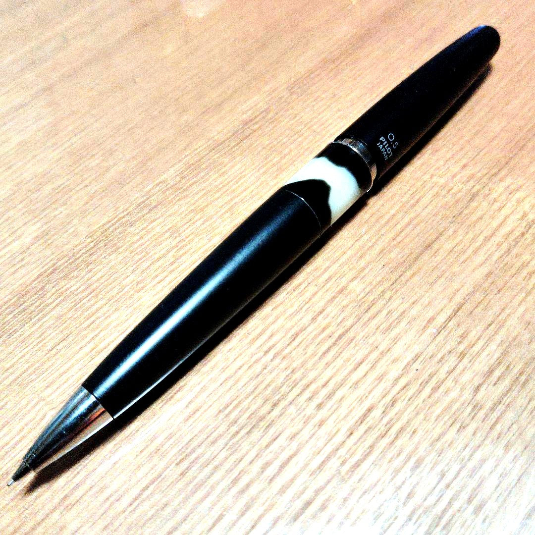 Kakuna Pilot Cocoon 0.5mm mechanical pencil with black marble pattern and resin body