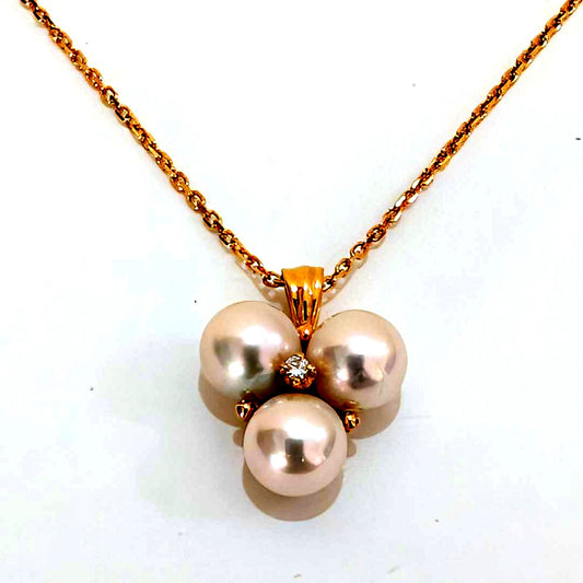 Mikimoto pearl diamond necklace in 18K yellow gold with 37cm chain and three 6.7mm pearls